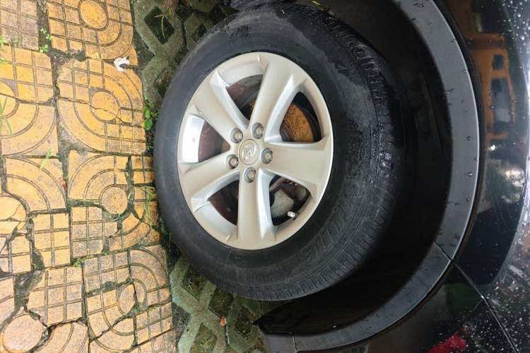 Used Toyota RAV4 2015 2.0L CVT Two-Wheel Drive Urban Edition Right Front Wheel Hub
