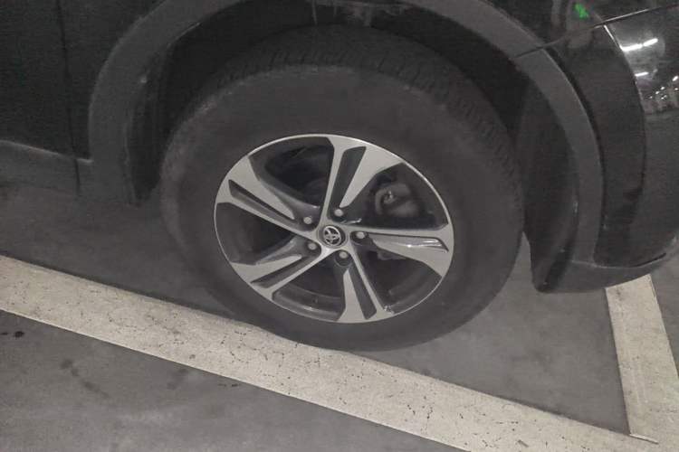 Used Toyota RAV4 2015 2.0L CVT Two-Wheel Drive Fashion Edition Right Front Wheel Hub