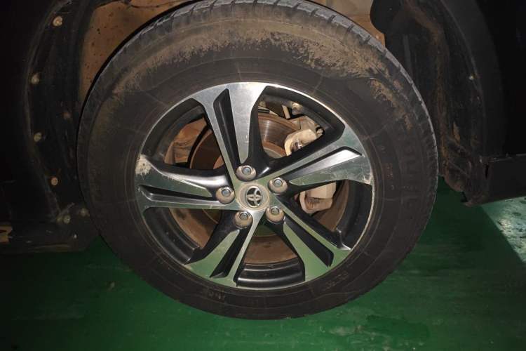 Used Toyota RAV4 2015 2.0L CVT Two-Wheel Drive Fashion Edition Right Front Wheel Hub