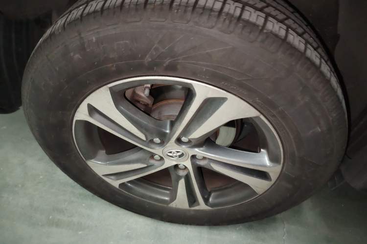 Used Toyota RAV4 2015 2.0L CVT Two-Wheel Drive Fashion Edition Right Rear Wheel Hub
