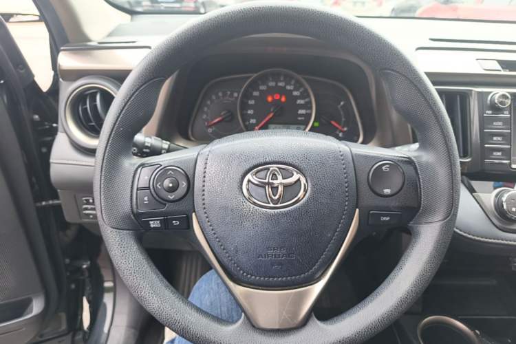 Used Toyota RAV4 2015 2.0L CVT Two-Wheel Drive Fashion Edition Steering Wheel