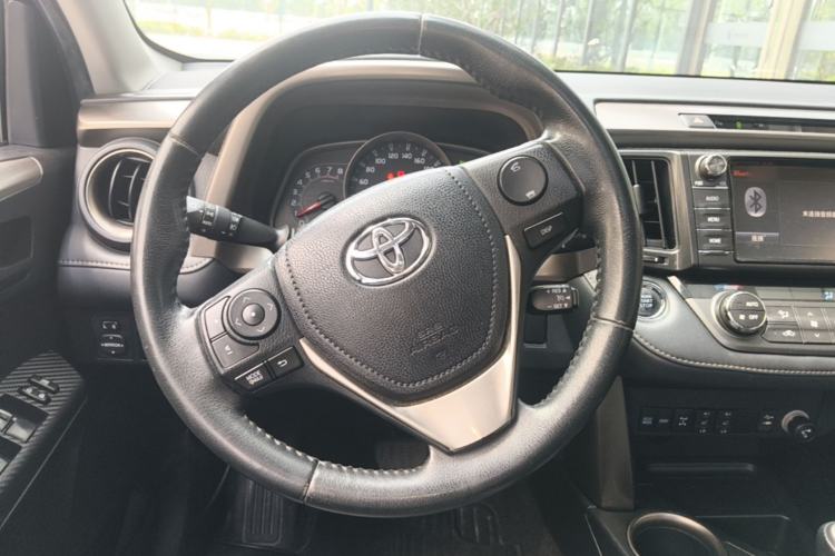 Used Toyota RAV4 2015 2.5L Automatic 4x4 Elite Edition Steering Wheel
