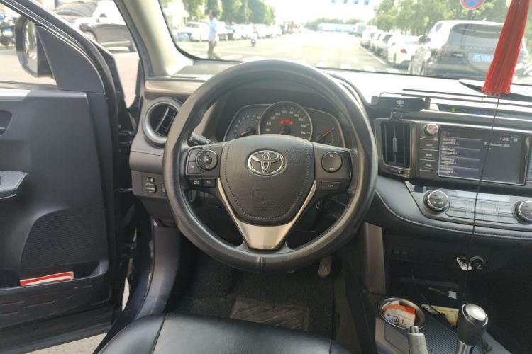 Used Toyota RAV4 2015 2.0L CVT Two-Wheel Drive Fashion Edition Steering Wheel