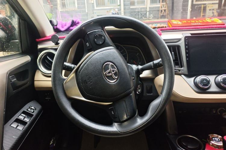 Used Toyota RAV4 2015 2.0L CVT Two-Wheel Drive Urban Edition Steering Wheel