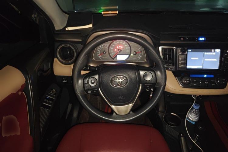 Used Toyota RAV4 2015 2.0L CVT Two-Wheel Drive Fashion Edition Steering Wheel
