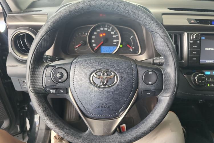 Used Toyota RAV4 2015 2.0L CVT Two-Wheel Drive Fashion Edition Steering Wheel
