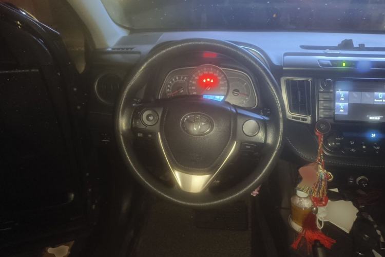 Used Toyota RAV4 2015 2.0L CVT Two-Wheel Drive Fashion Edition Steering Wheel