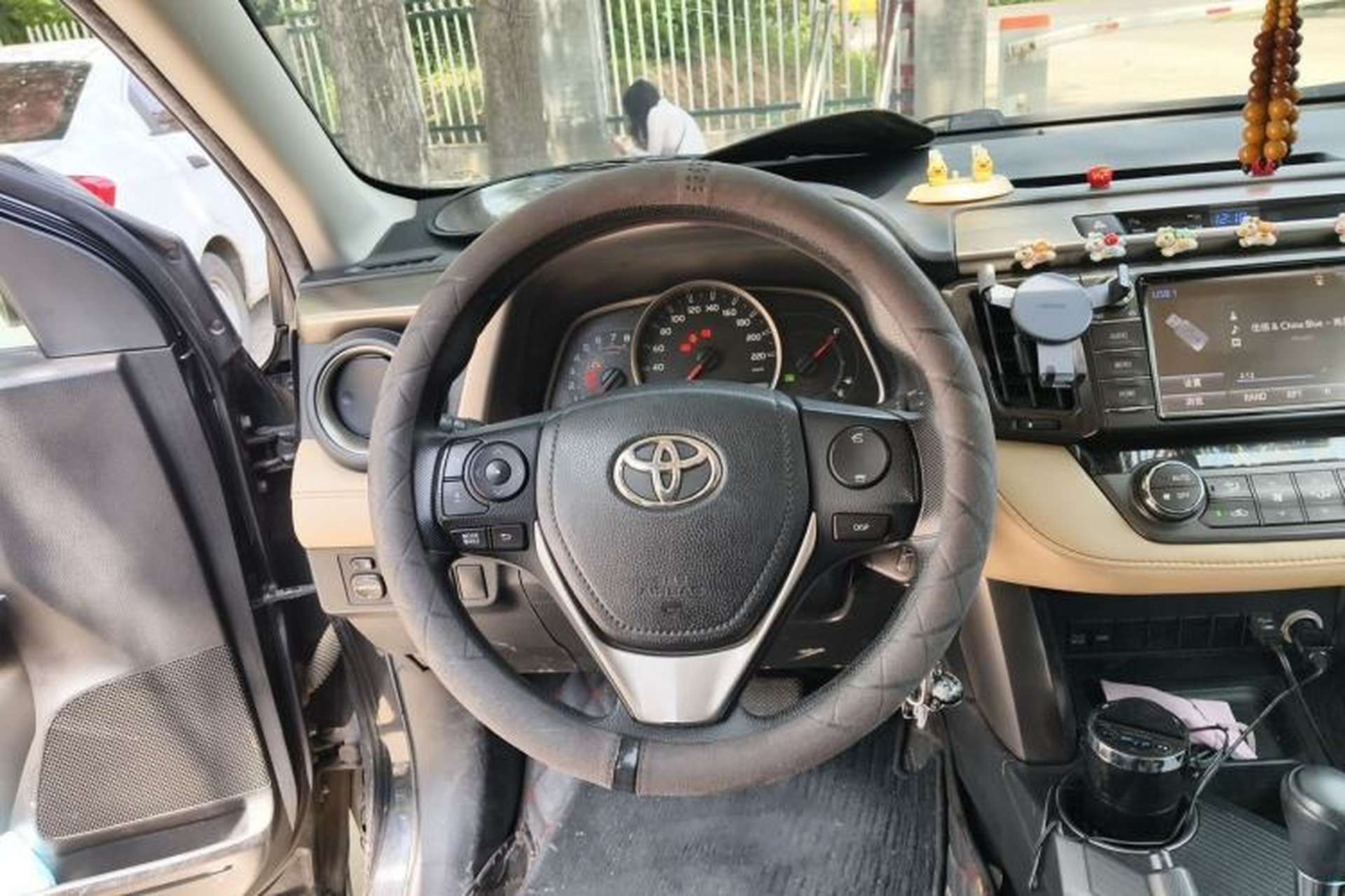 Used Toyota RAV4 2015 2.0L CVT Two-Wheel Drive Fashion Edition Steering Wheel
