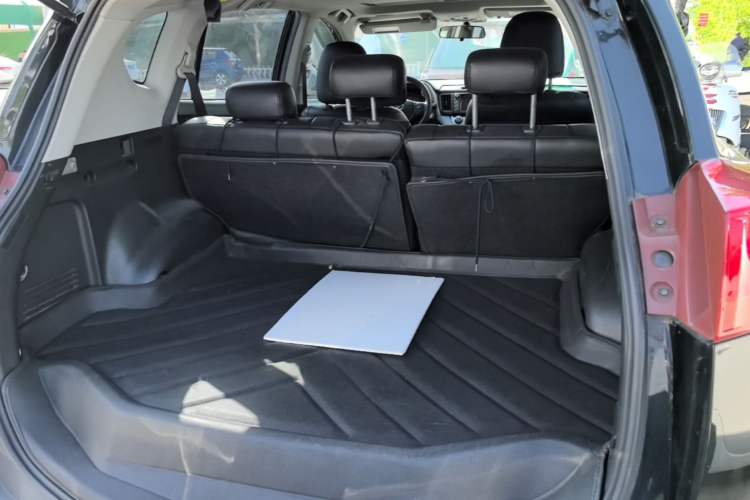 Used Toyota RAV4 2015 2.0L CVT Two-Wheel Drive Fashion Edition Trunk