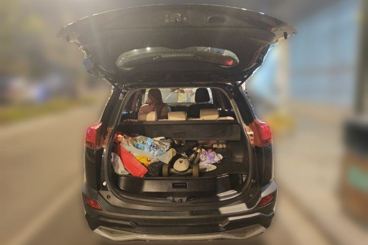 Used Toyota RAV4 2015 2.0L CVT Two-Wheel Drive Fashion Edition Trunk