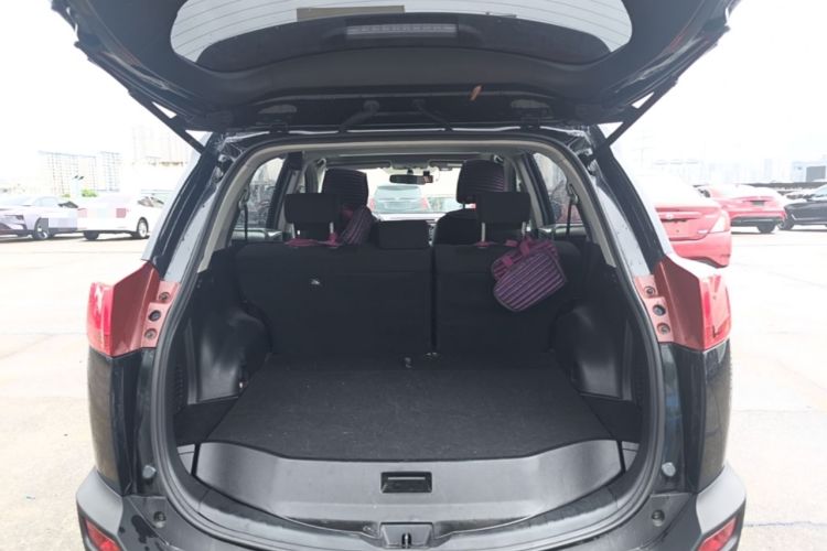 Used Toyota RAV4 2015 2.0L CVT Two-Wheel Drive Fashion Edition Trunk