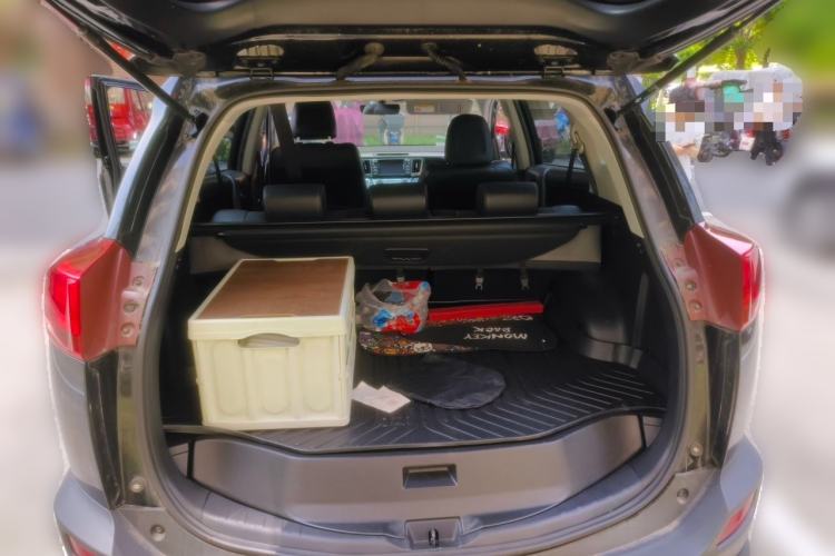 Used Toyota RAV4 2015 2.0L CVT Four-Wheel Drive New Edition Trunk