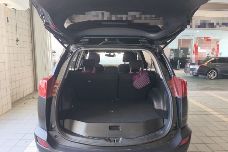Used Toyota RAV4 2015 2.0L CVT Two-Wheel Drive Fashion Edition Trunk