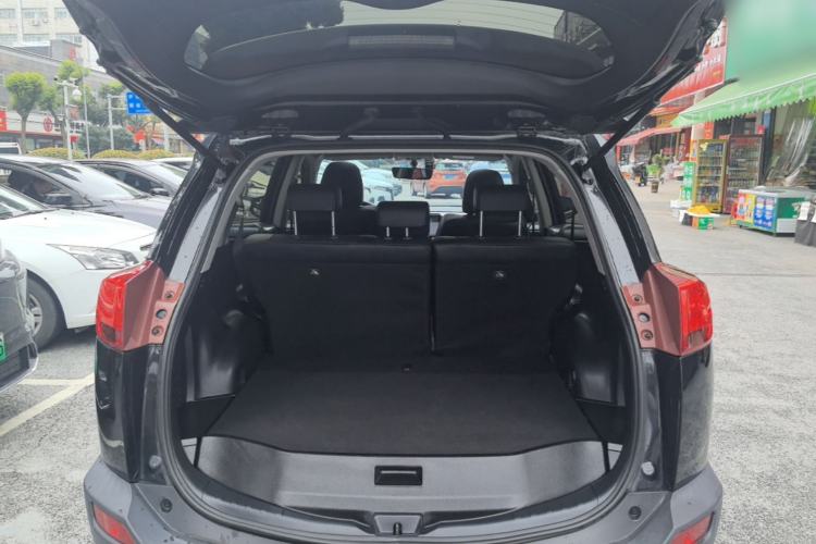 Used Toyota RAV4 2015 2.0L CVT Four-Wheel Drive New Edition Trunk
