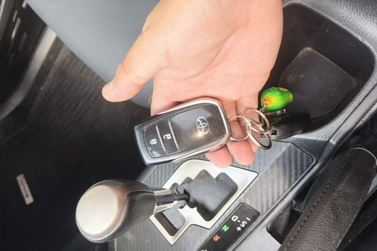 Used Toyota RAV4 2015 2.5L Automatic 4x4 Elite Edition Vehicle Key
