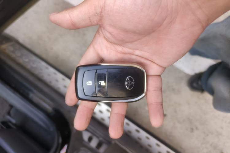 Used Toyota RAV4 2015 2.0L CVT Four-Wheel Drive New Edition Vehicle Key