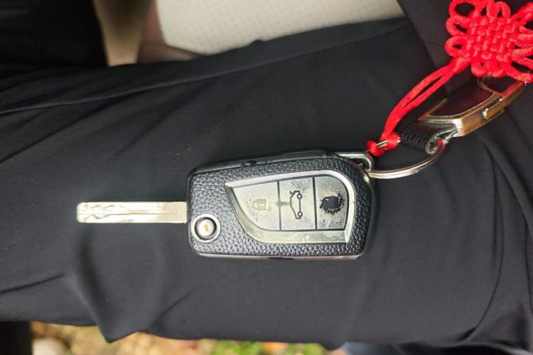 Used Toyota RAV4 2015 2.0L CVT Two-Wheel Drive Urban Edition Vehicle Key