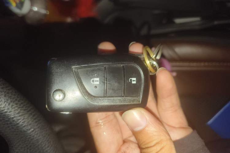 Used Toyota RAV4 2015 2.0L CVT Two-Wheel Drive Fashion Edition Vehicle Key