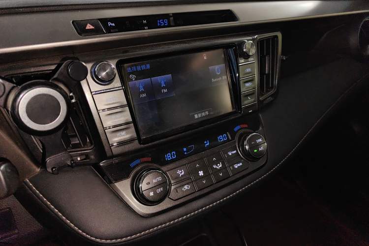 Used Toyota RAV4 2015 2.0L CVT Two-Wheel Drive Fashion Edition Audio And AC Panel