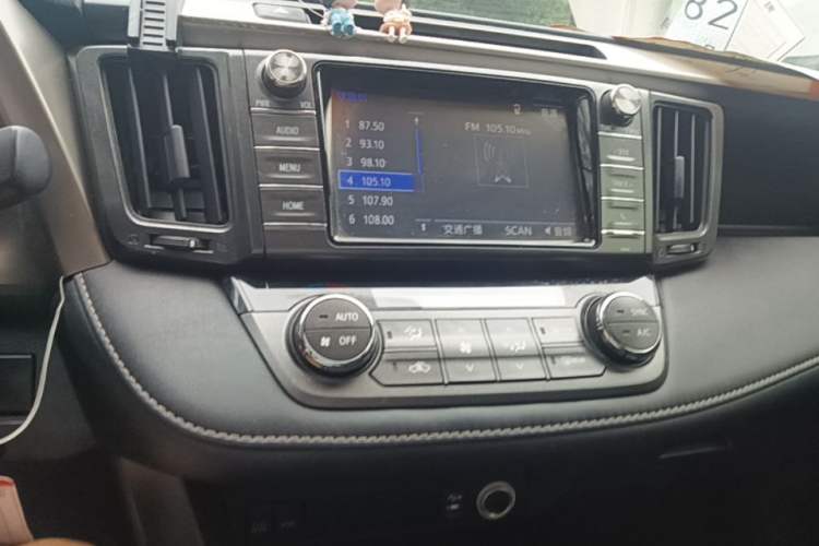 Used Toyota RAV4 2015 2.0L CVT Two-Wheel Drive Fashion Edition Audio And AC Panel