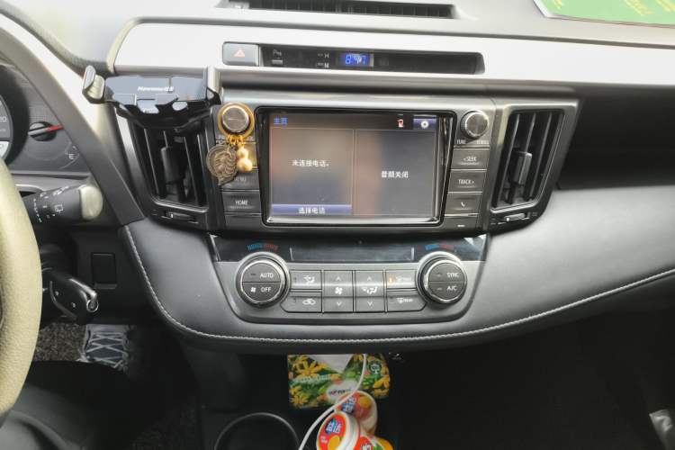 Used Toyota RAV4 2015 2.0L CVT Two-Wheel Drive Fashion Edition Audio And AC Panel