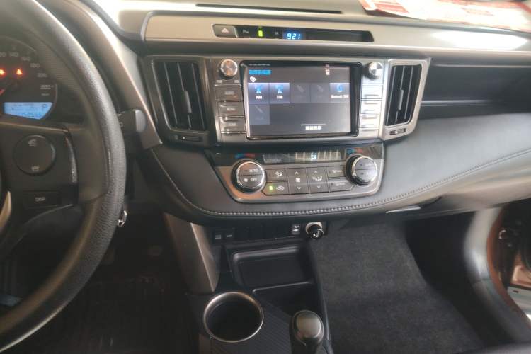 Used Toyota RAV4 2015 2.0L CVT Two-Wheel Drive Fashion Edition Audio And AC Panel