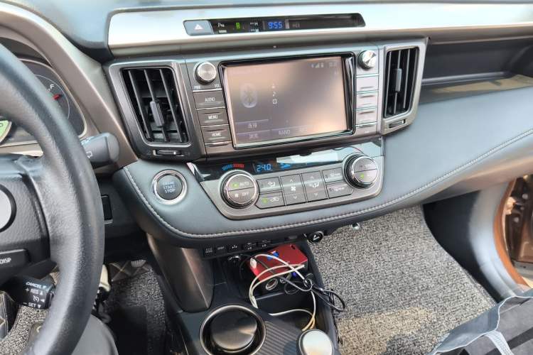 Used Toyota RAV4 2015 2.5L Automatic 4x4 Elite Edition Audio And AC Panel