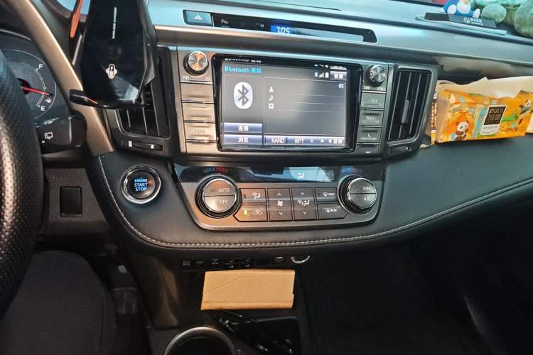 Used Toyota RAV4 2015 2.5L Automatic 4x4 Elite Edition Audio And AC Panel