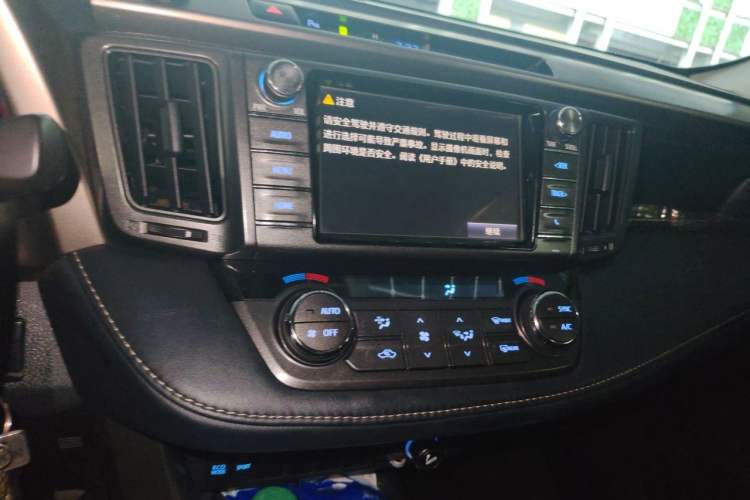 Used Toyota RAV4 2015 2.0L CVT Two-Wheel Drive Fashion Edition Audio And AC Panel