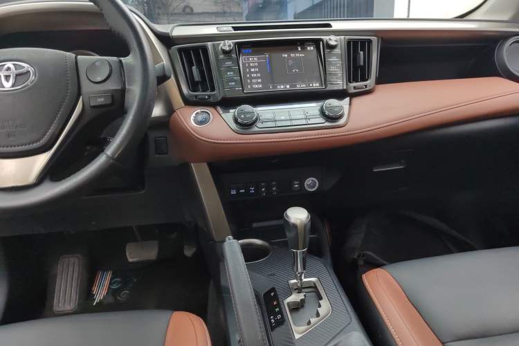 Used Toyota RAV4 2015 2.5L Automatic 4x4 Elite Edition Audio And AC Panel
