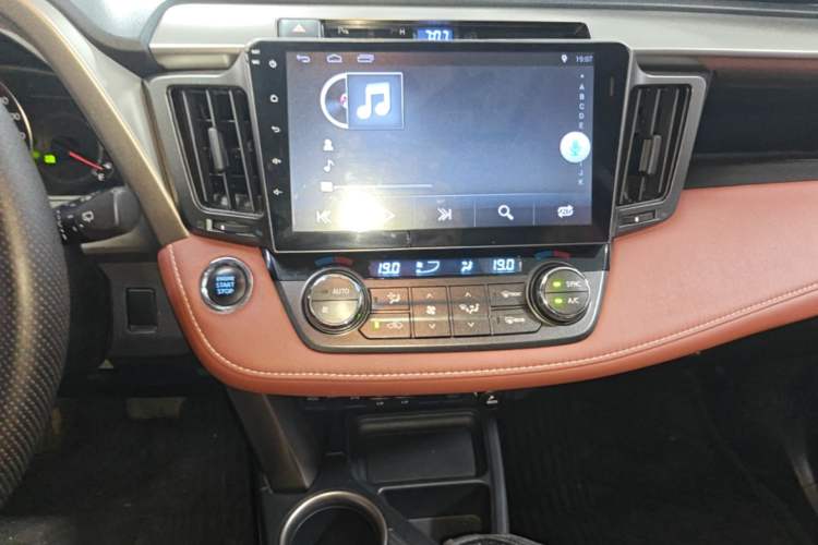 Used Toyota RAV4 2015 2.5L Automatic 4x4 Elite Edition Audio And AC Panel