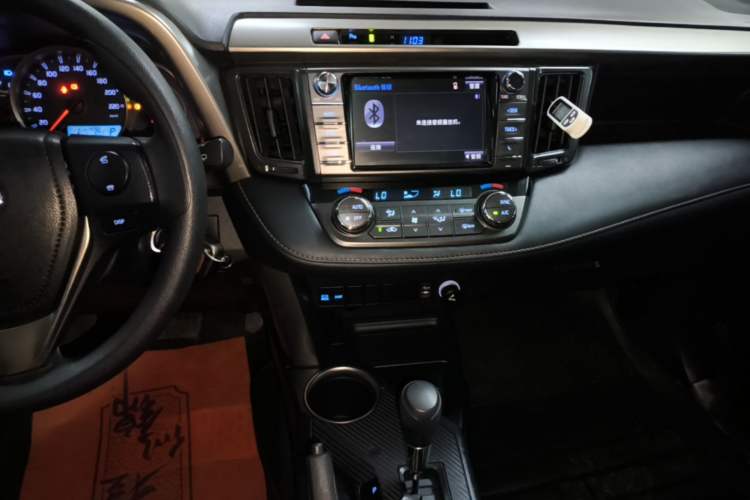 Used Toyota RAV4 2015 2.0L CVT Two-Wheel Drive Fashion Edition Audio And AC Panel