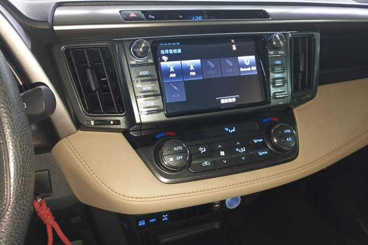 Used Toyota RAV4 2015 2.0L CVT 4x4 Trend Edition Audio And AC Panel
