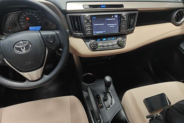 Used Toyota RAV4 2015 2.0L CVT Two-Wheel Drive Fashion Edition Audio And AC Panel