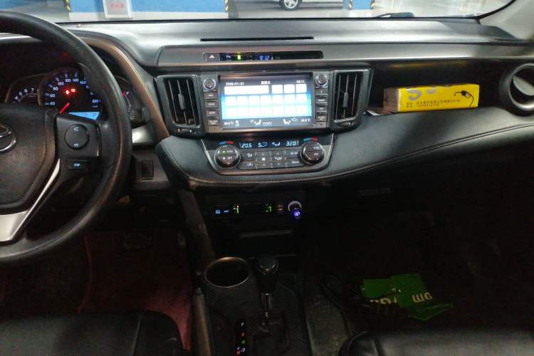 Used Toyota RAV4 2015 2.0L CVT Two-Wheel Drive Fashion Edition Audio And AC Panel