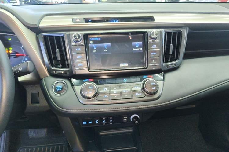 Used Toyota RAV4 2015 2.5L Automatic 4x4 Elite Edition Audio And AC Panel