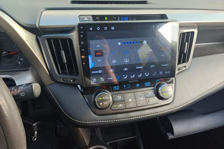 Used Toyota RAV4 2015 2.0L CVT Two-Wheel Drive Fashion Edition Audio And AC Panel