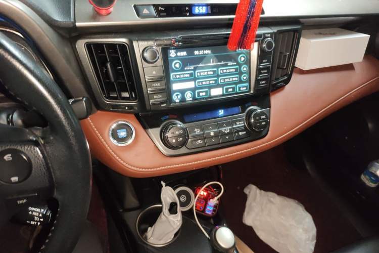Used Toyota RAV4 2015 2.5L Automatic 4x4 Elite Edition Audio And AC Panel