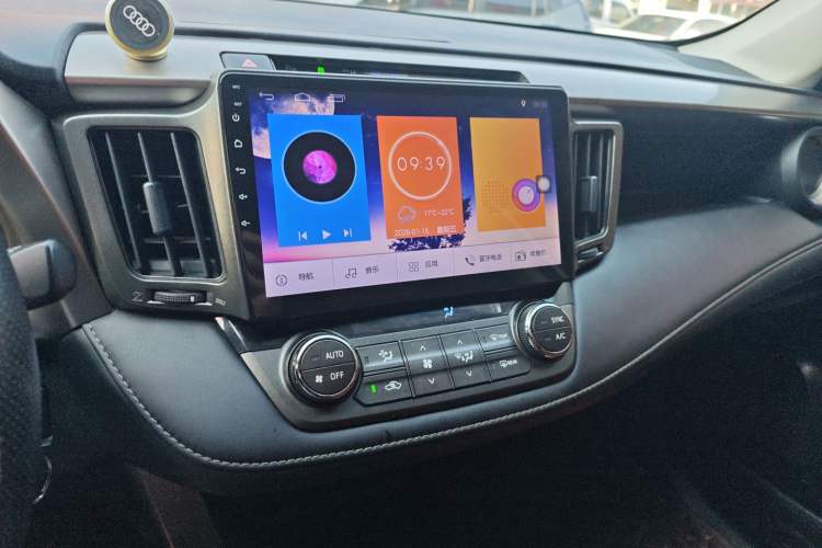 Used Toyota RAV4 2015 2.0L CVT Two-Wheel Drive Fashion Edition Audio And AC Panel
