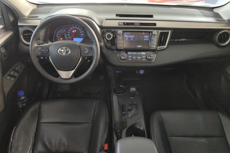Used Toyota RAV4 2015 2.0L CVT Two-Wheel Drive Fashion Edition Center Console