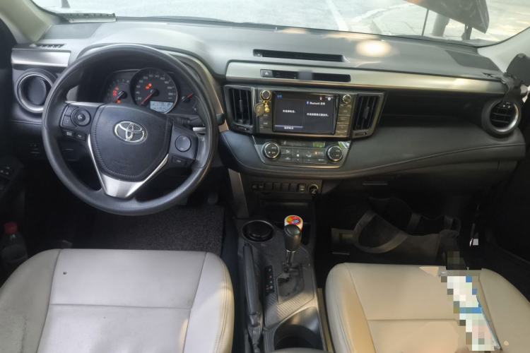 Used Toyota RAV4 2015 2.0L CVT Two-Wheel Drive Fashion Edition Center Console