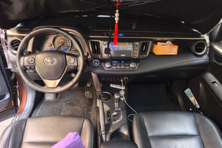 Used Toyota RAV4 2015 2.5L Automatic 4x4 Luxury Edition Center Console
