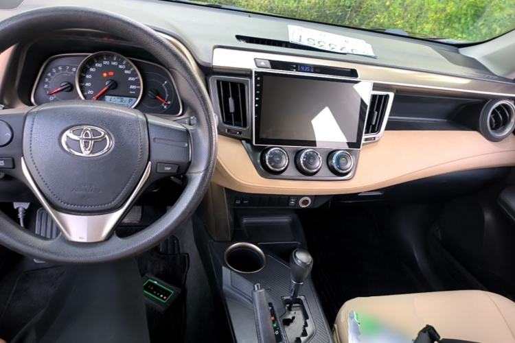 Used Toyota RAV4 2015 2.0L CVT Two-Wheel Drive Urban Edition Center Console
