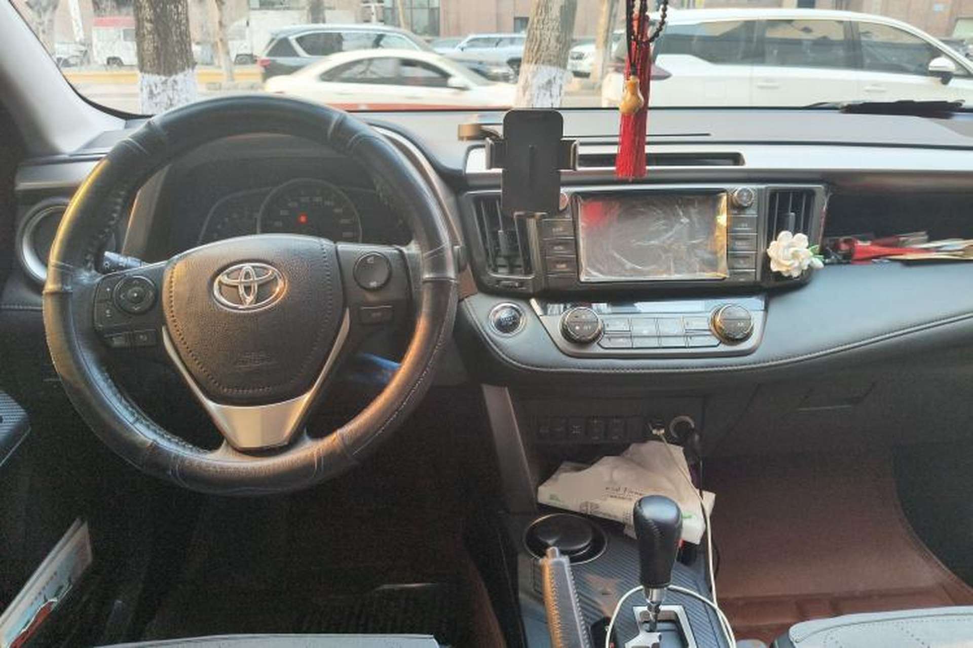 Used Toyota RAV4 2015 2.5L Automatic 4x4 Elite Edition Center Console