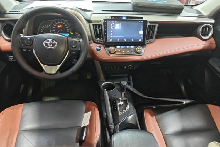 Used Toyota RAV4 2015 2.5L Automatic 4x4 Elite Edition Center Console