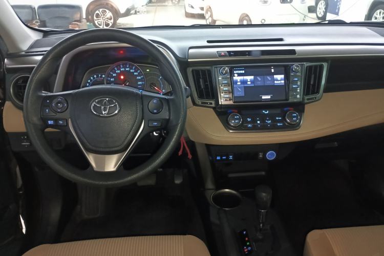 Used Toyota RAV4 2015 2.0L CVT 4x4 Trend Edition Center Console