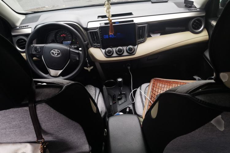 Used Toyota RAV4 2015 2.0L CVT Two-Wheel Drive Urban Edition Center Console