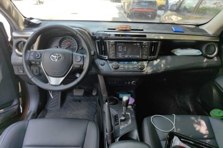 Used Toyota RAV4 2015 2.0L CVT Four-Wheel Drive New Edition Center Console
