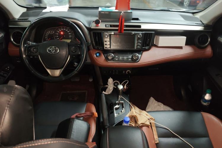 Used Toyota RAV4 2015 2.5L Automatic 4x4 Elite Edition Center Console