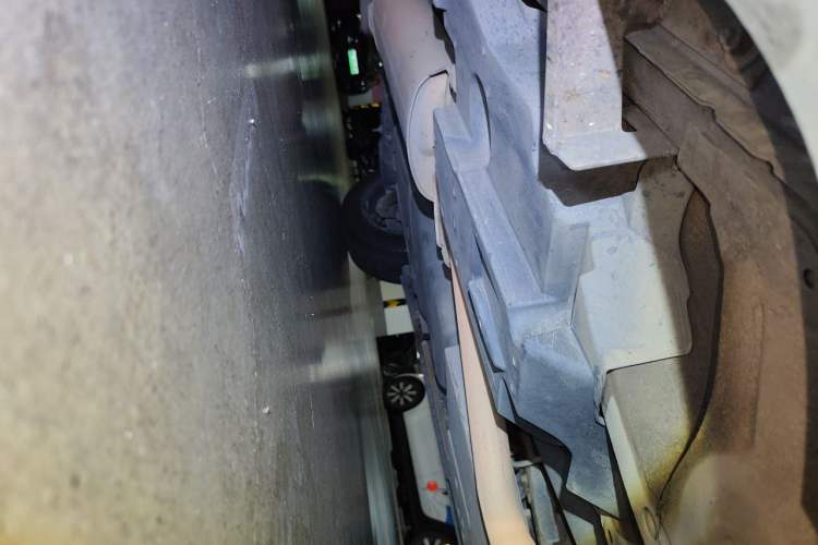 Used Toyota RAV4 2015 2.5L Automatic 4x4 Elite Edition Chassis Front Right